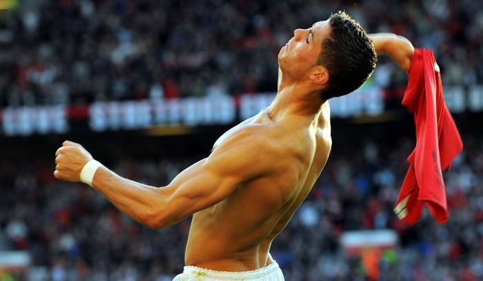 Ronaldo khi khoác áo Real Madrid từng đá bóng mạnh tới mức làm gãy tay một thiếu niên.
